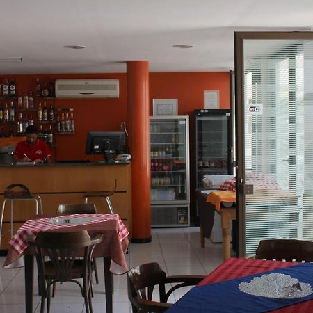 Hotel Roterdao "Under New Management" Πράγια Εξωτερικό φωτογραφία
